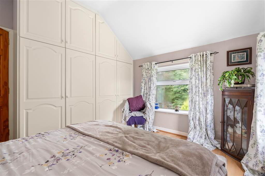 48 Moorfields Road 28 of 40