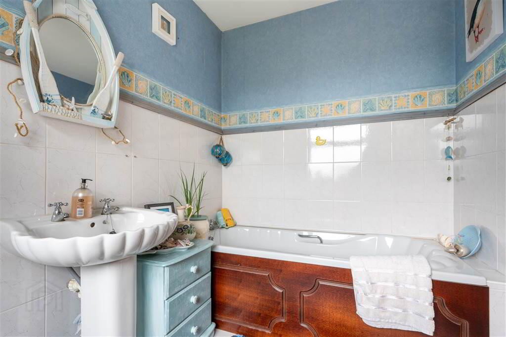 48 Moorfields Road 31 of 40