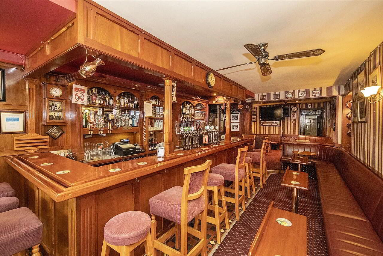 Paddy Foley's, 12 Grattan Square 4 of 28