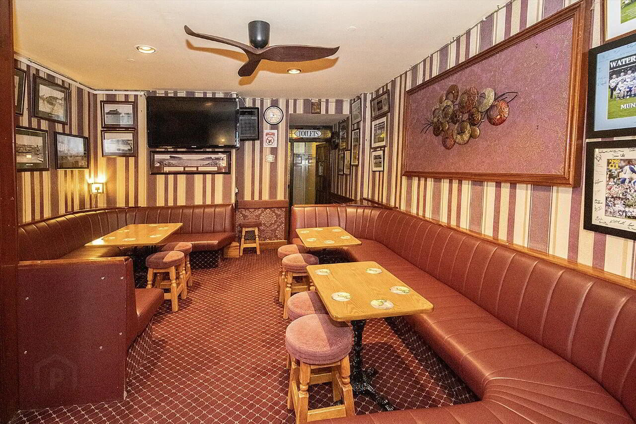 Paddy Foley's, 12 Grattan Square 5 of 28