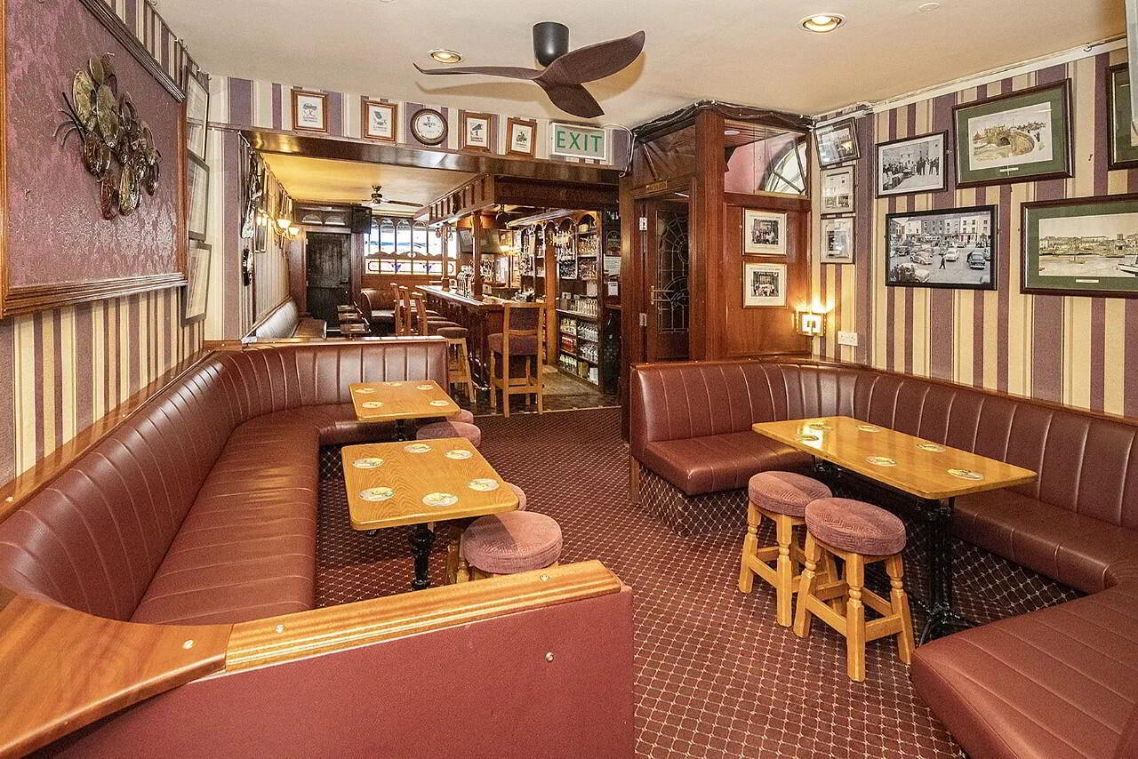 Paddy Foley's, 12 Grattan Square 7 of 28