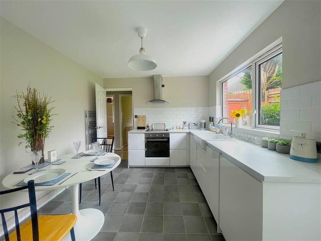 16 Hightown Rise 5 of 11