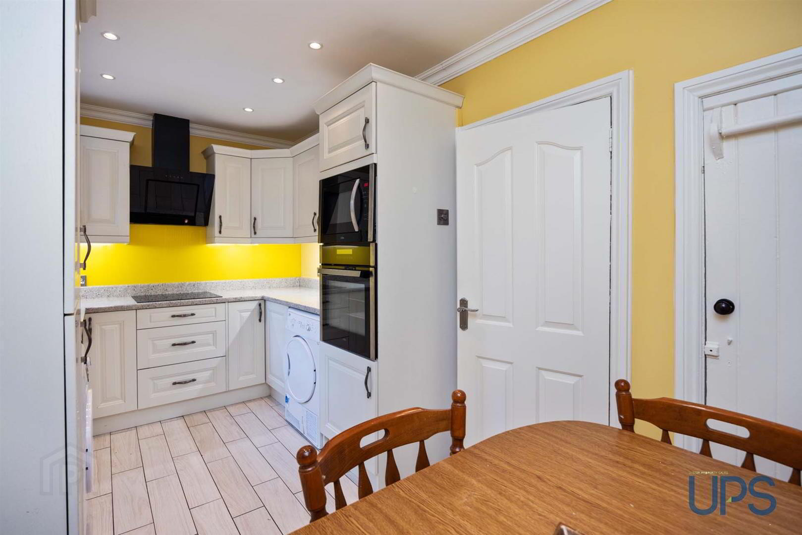 6 Iveagh Crescent 5 of 23