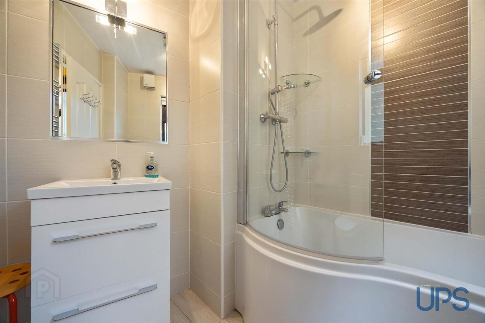 6 Iveagh Crescent 11 of 23
