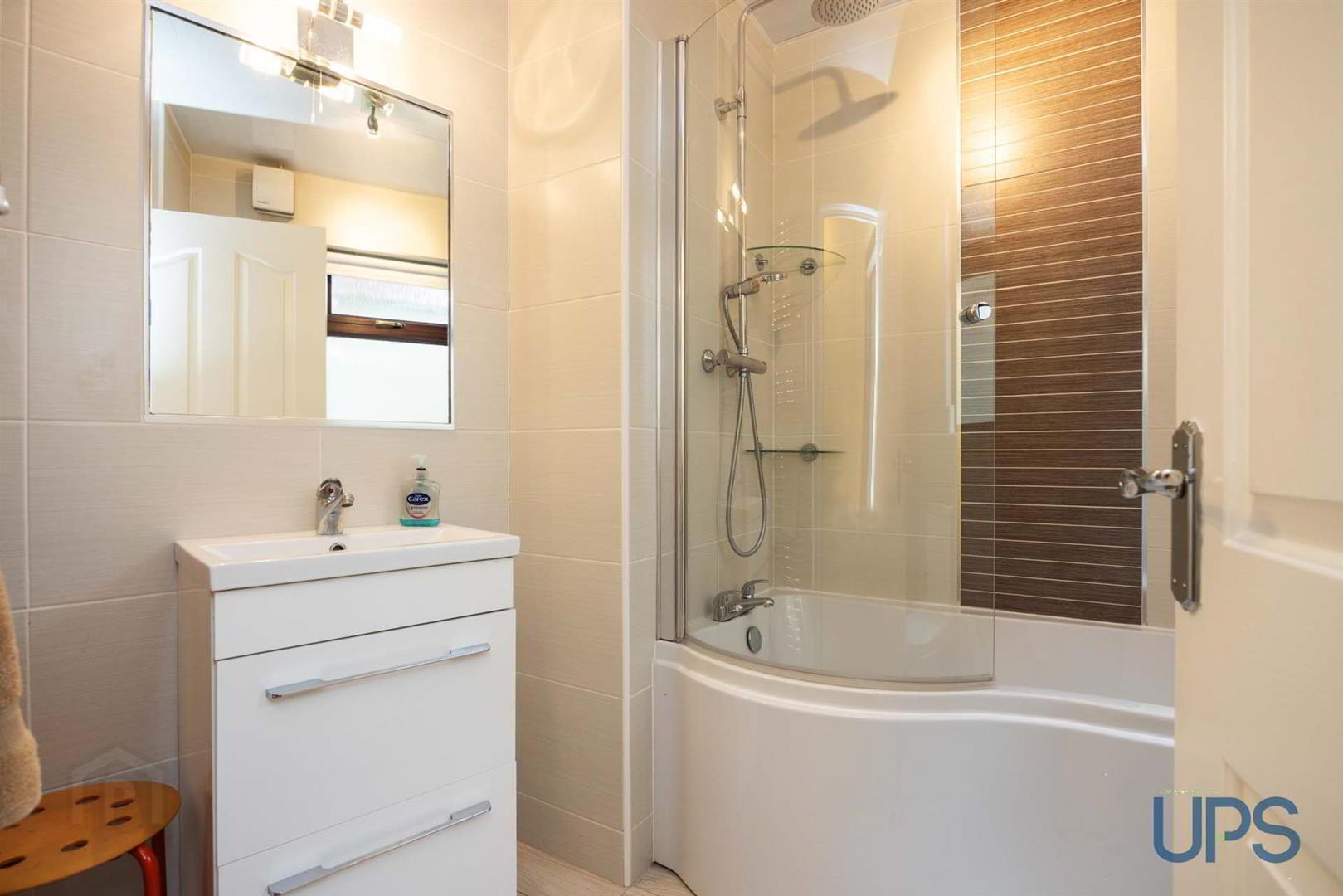 6 Iveagh Crescent 12 of 23