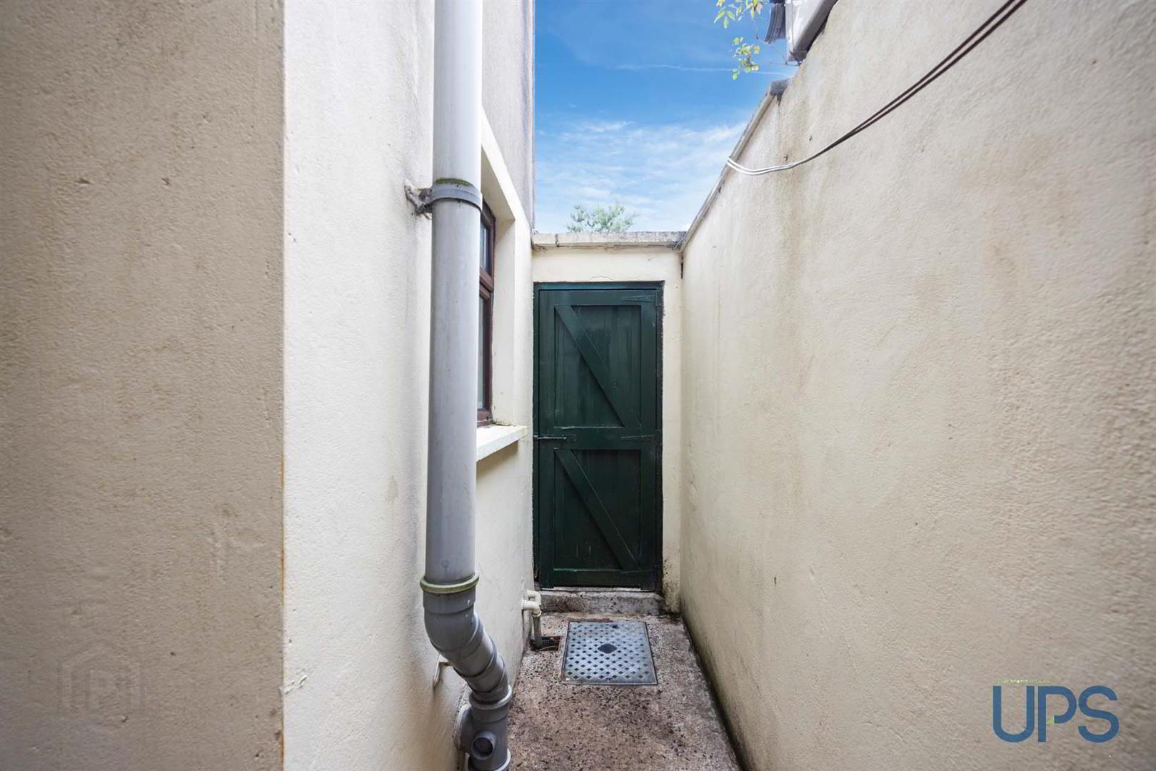 6 Iveagh Crescent 22 of 23