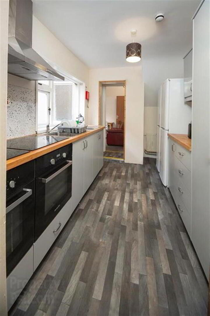 Room 6, 96 Cromwell Road 6 of 8