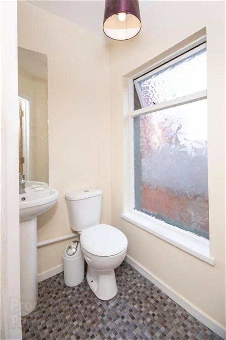 Room 6, 96 Cromwell Road 4 of 8