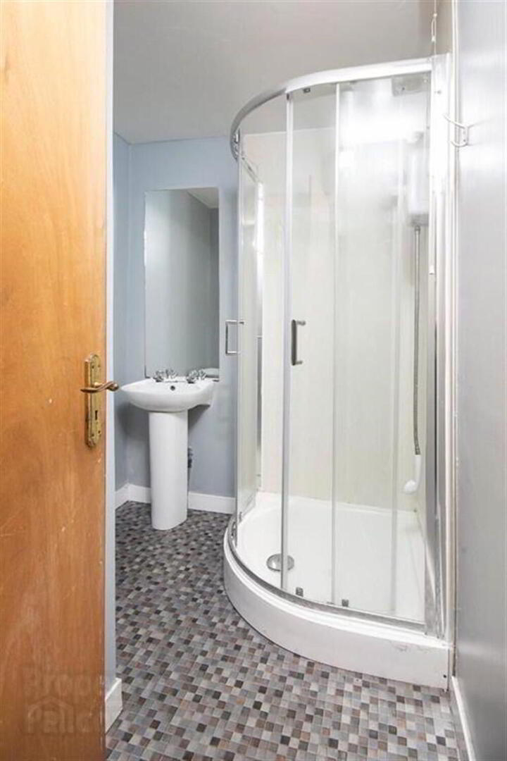 Room 6, 96 Cromwell Road 3 of 8