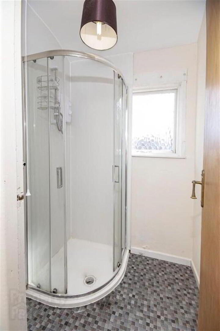 Room 6, 96 Cromwell Road 7 of 8
