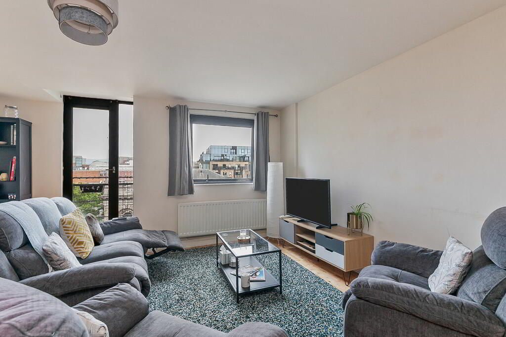 Apartment 60 17 Queens Square 6 of 20