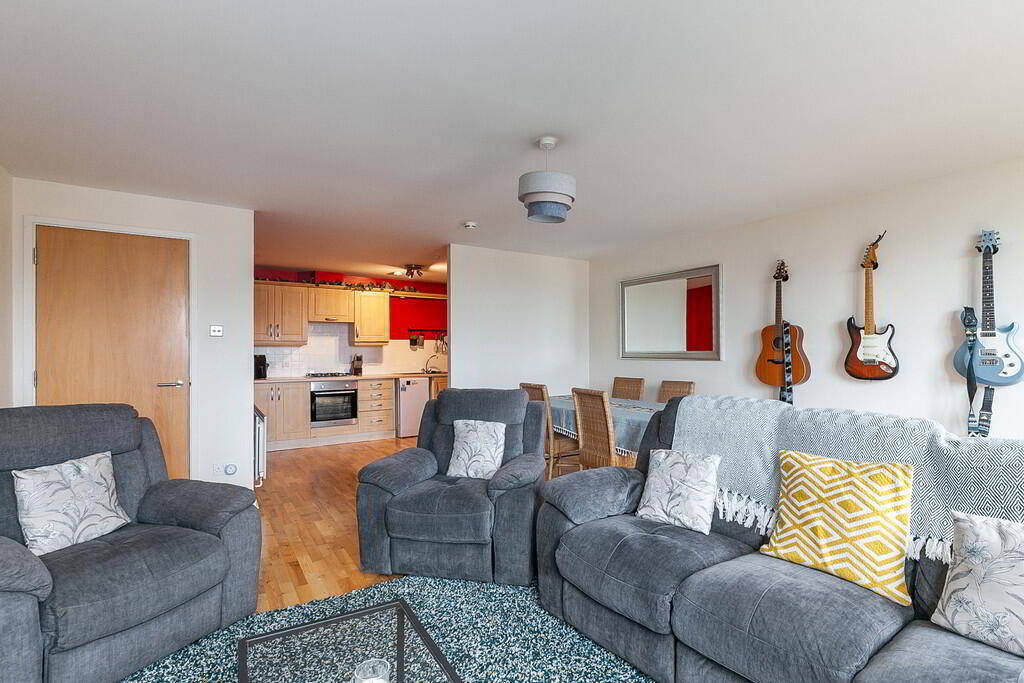 Apartment 60 17 Queens Square 7 of 20