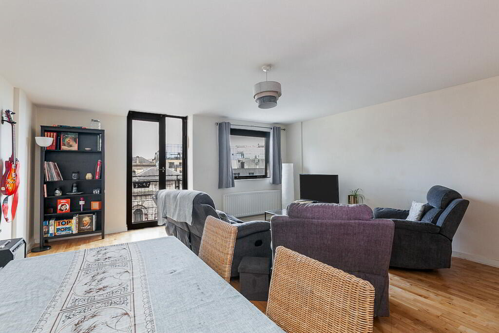 Apartment 60 17 Queens Square 5 of 20