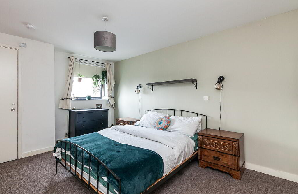 Apartment 60 17 Queens Square 10 of 20