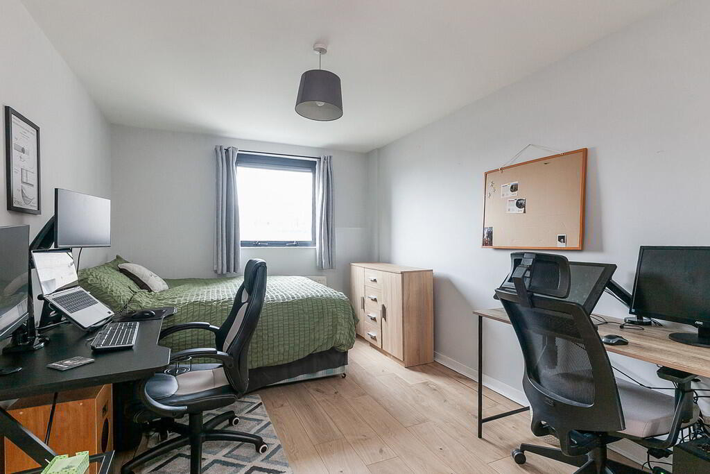 Apartment 60 17 Queens Square 14 of 20