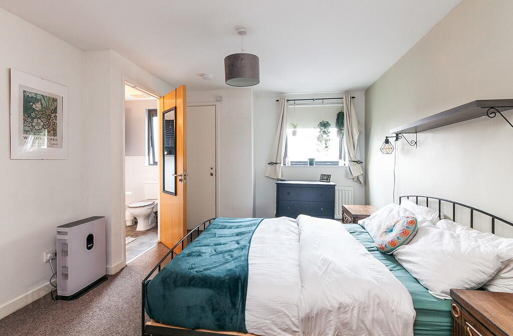 Apartment 60 17 Queens Square 11 of 20