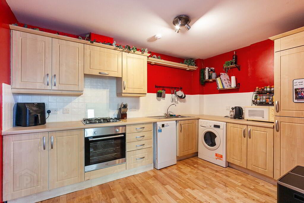 Apartment 60 17 Queens Square 9 of 20