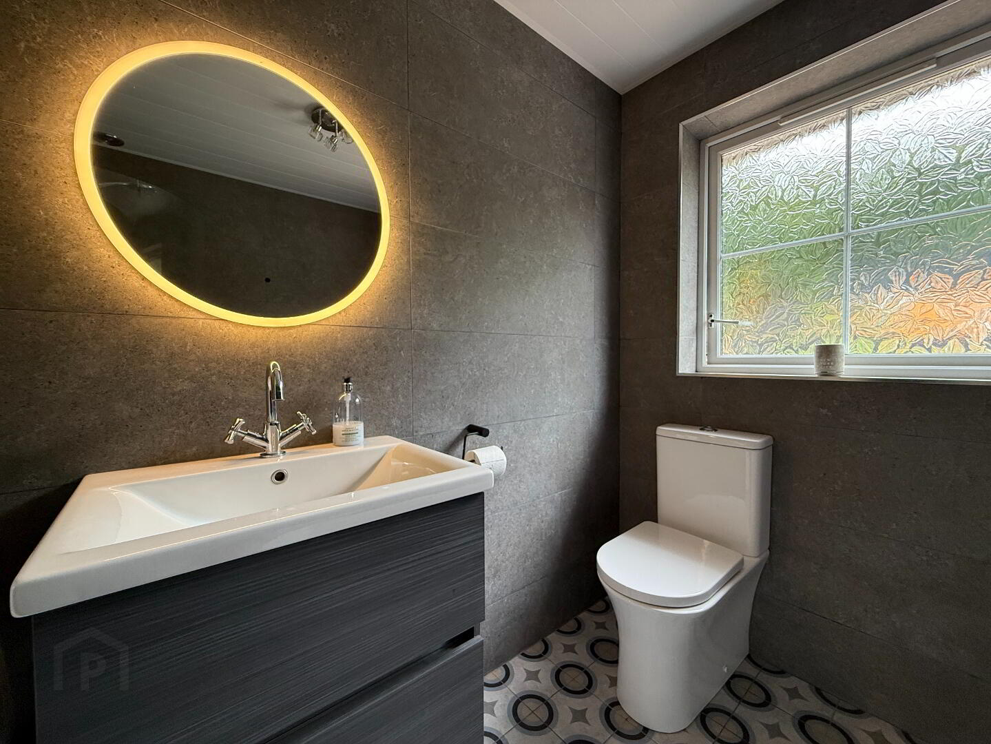 2 Greenvale Grove 27 of 39