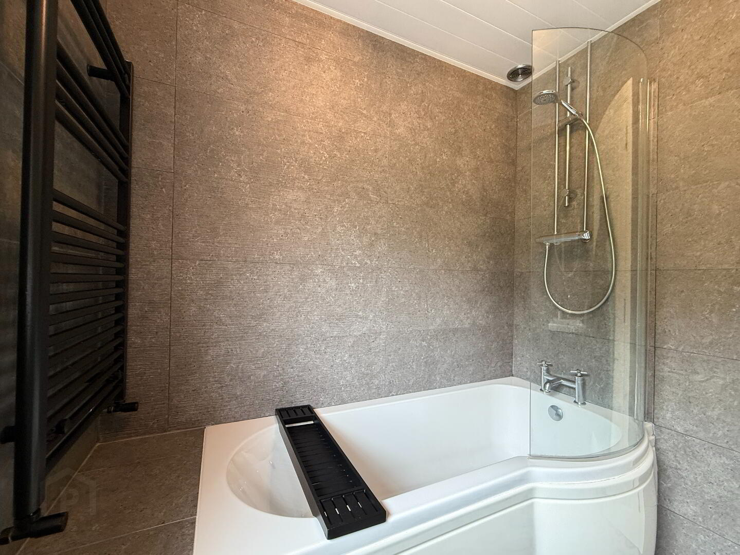 2 Greenvale Grove 28 of 39