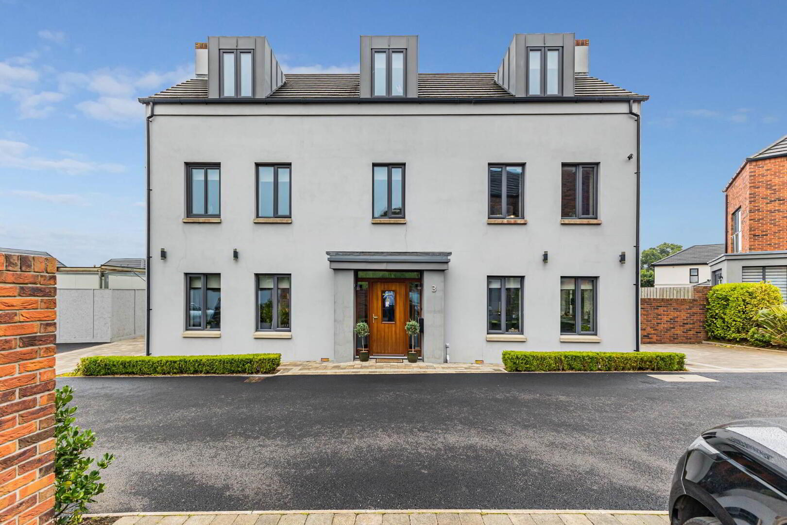 3 Charlottes Court 1 of 29