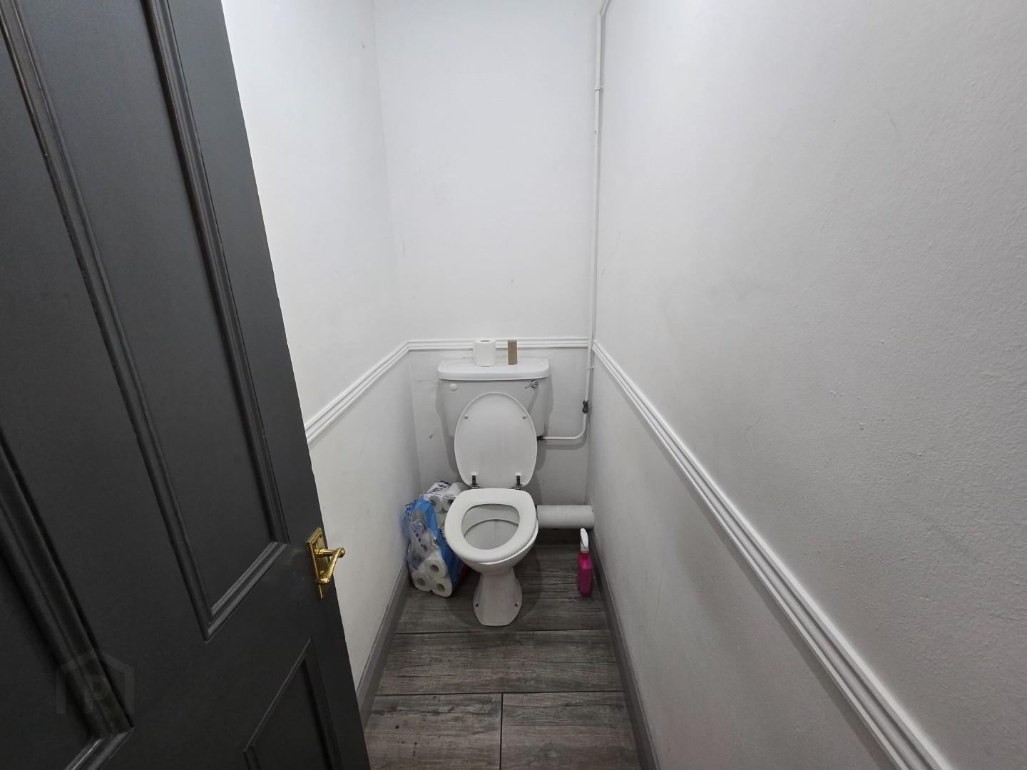 High Specification Commercial/ Retail Unit, 13 The Square 7 of 12