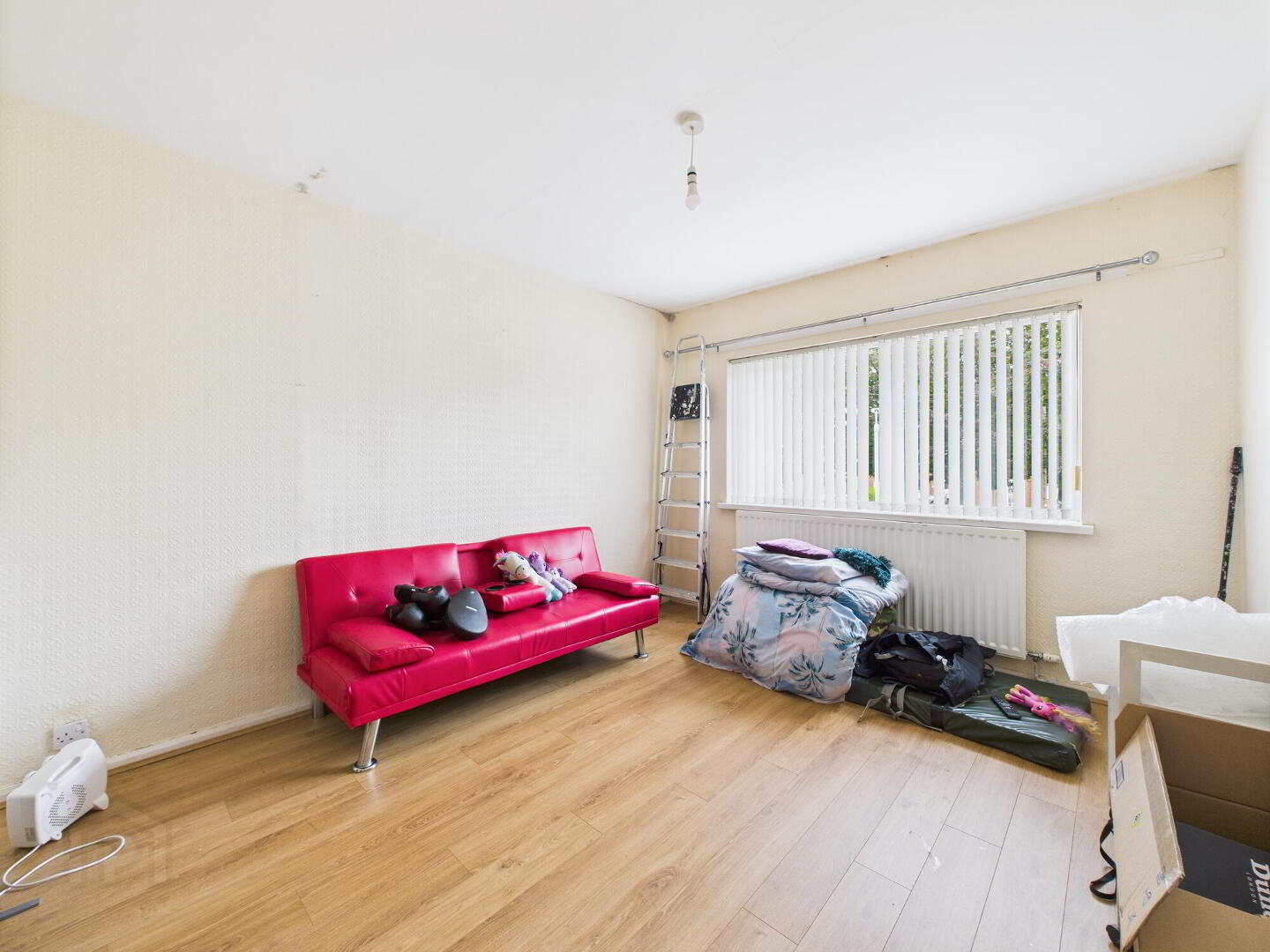 7 Roddens Gardens 7 of 13