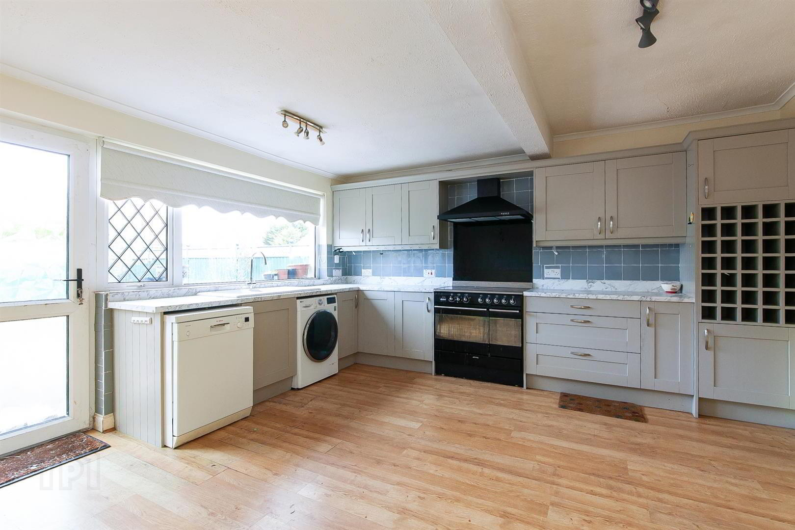 10 Ravelston Crescent 8 of 19