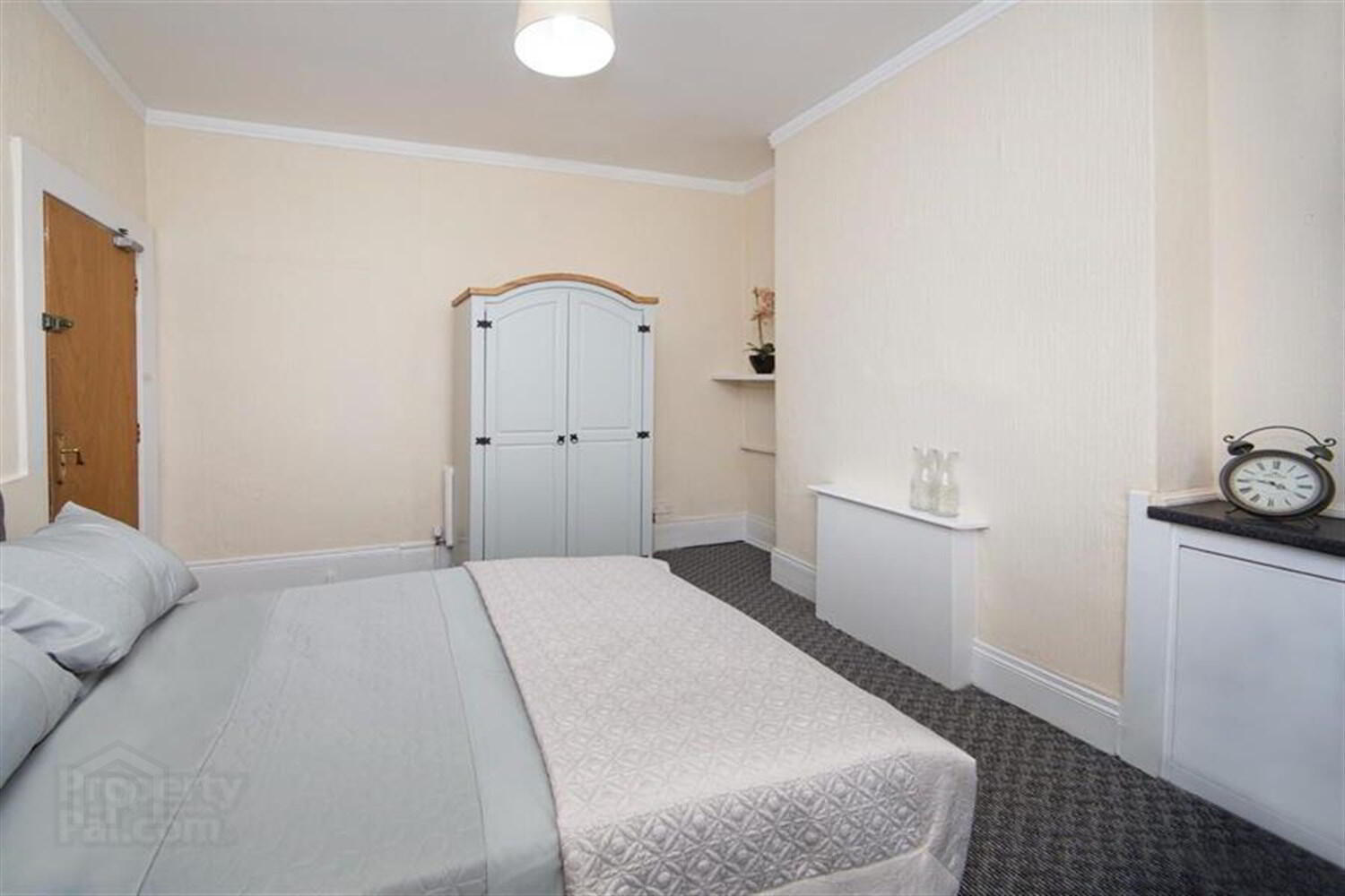 Room 1, 96 Cromwell Road 2 of 7