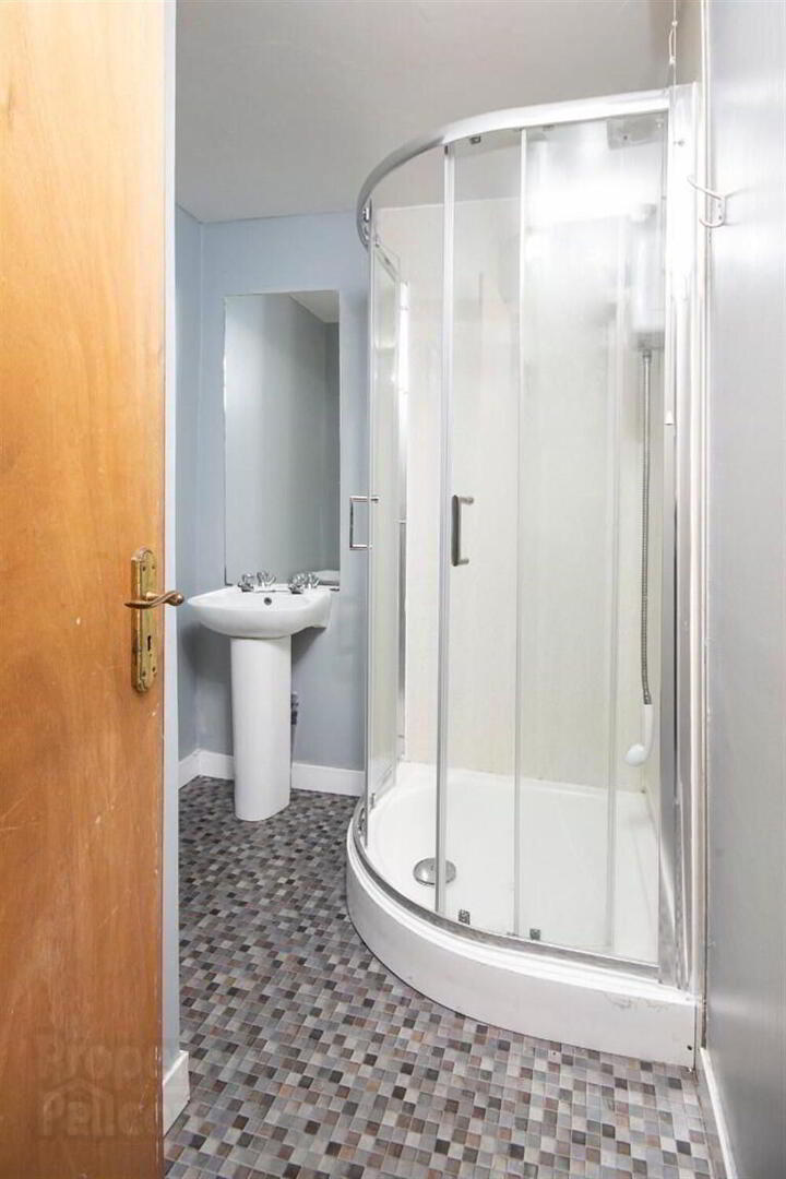 Room 1, 96 Cromwell Road 6 of 7