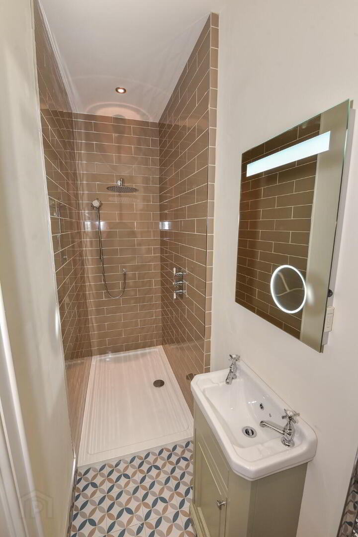 Apt 1, 39 Princetown Road 8 of 10
