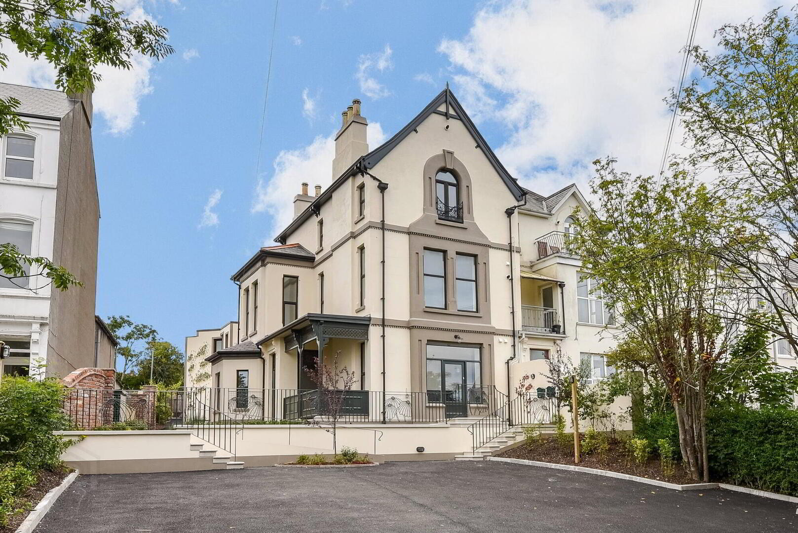 Apt 1, 39 Princetown Road 1 of 10