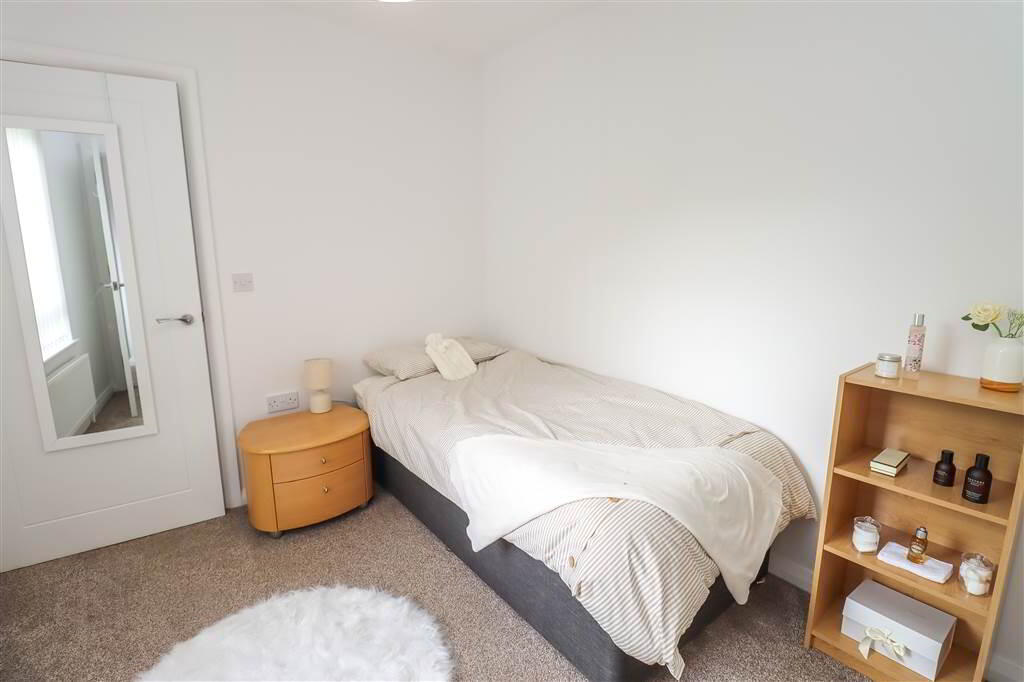 5 Thurlow Gate 16 of 19