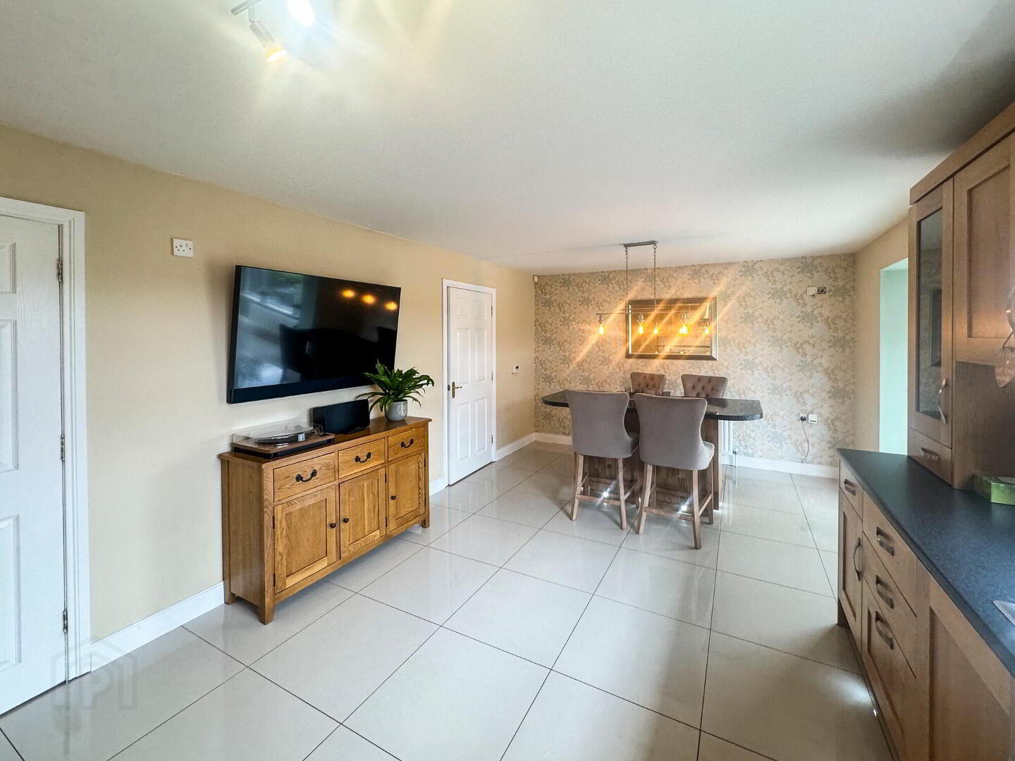 9 Castle Meadows 11 of 32
