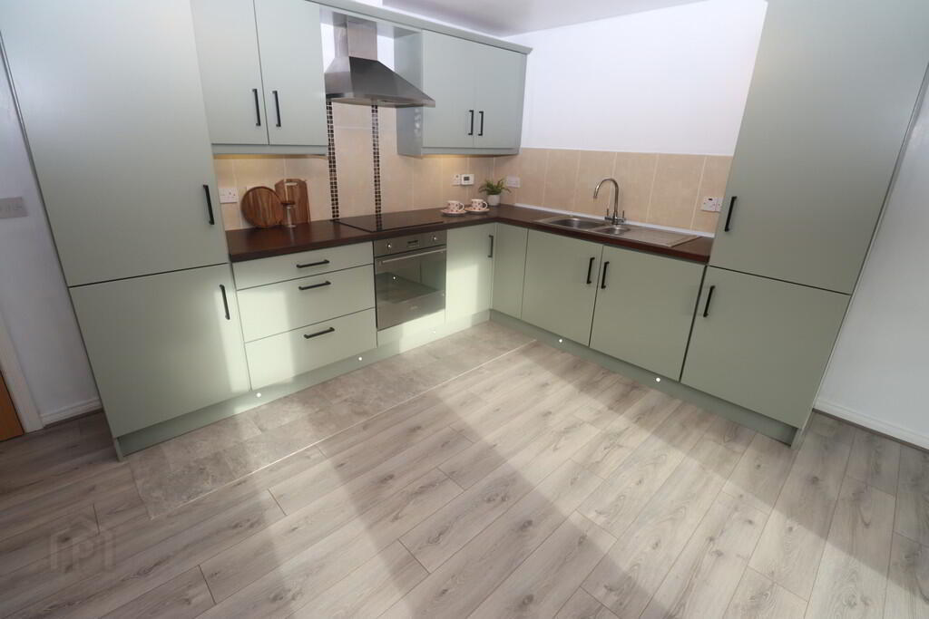 15 Corran Mews 6 of 10