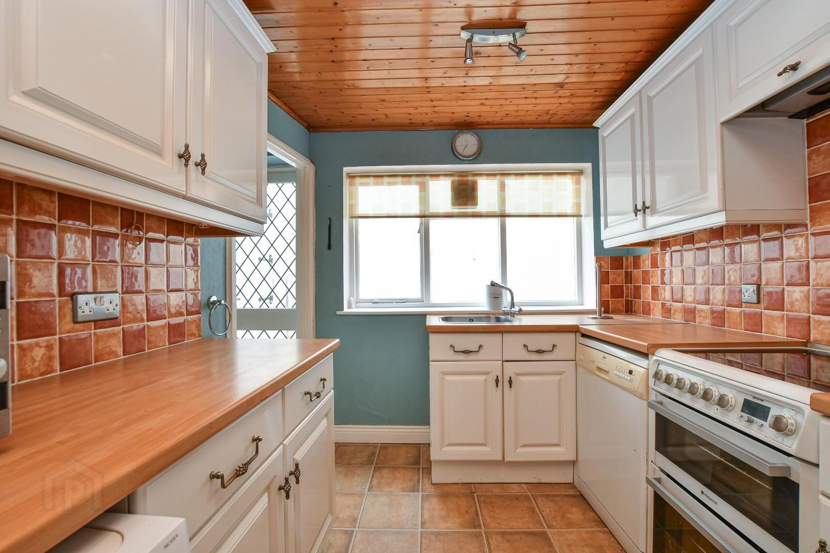 12 Lower Crescent 10 of 30