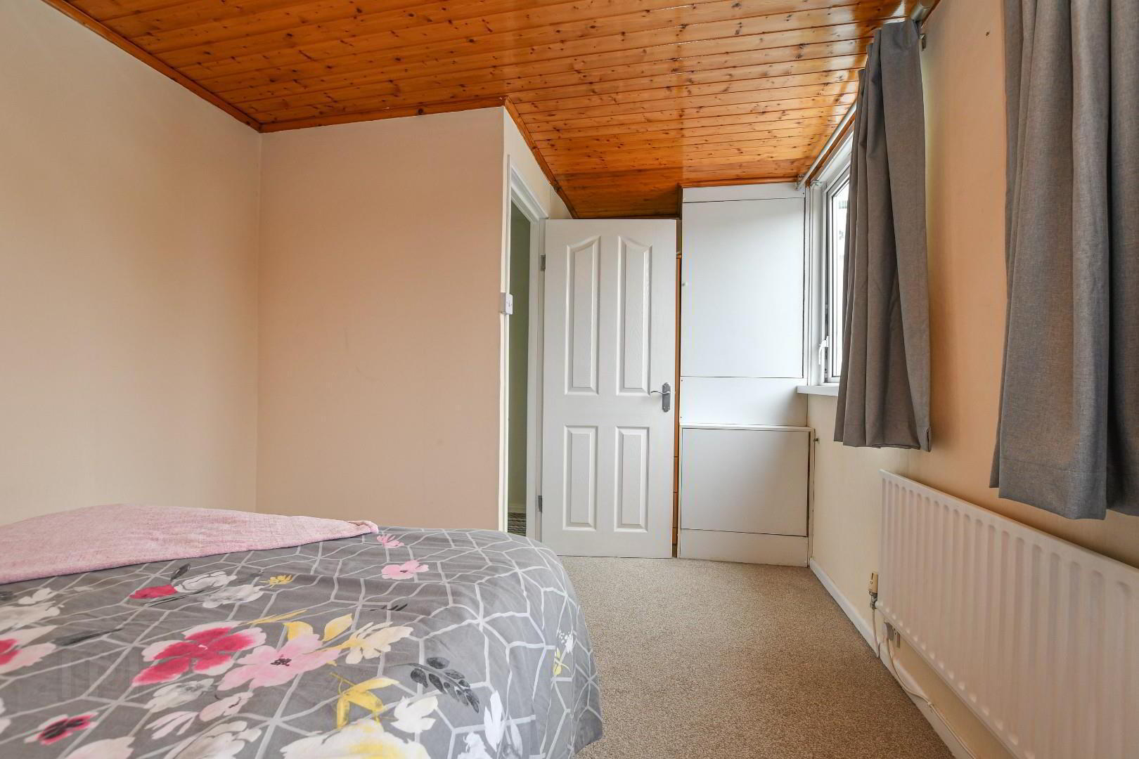 12 Lower Crescent 16 of 30