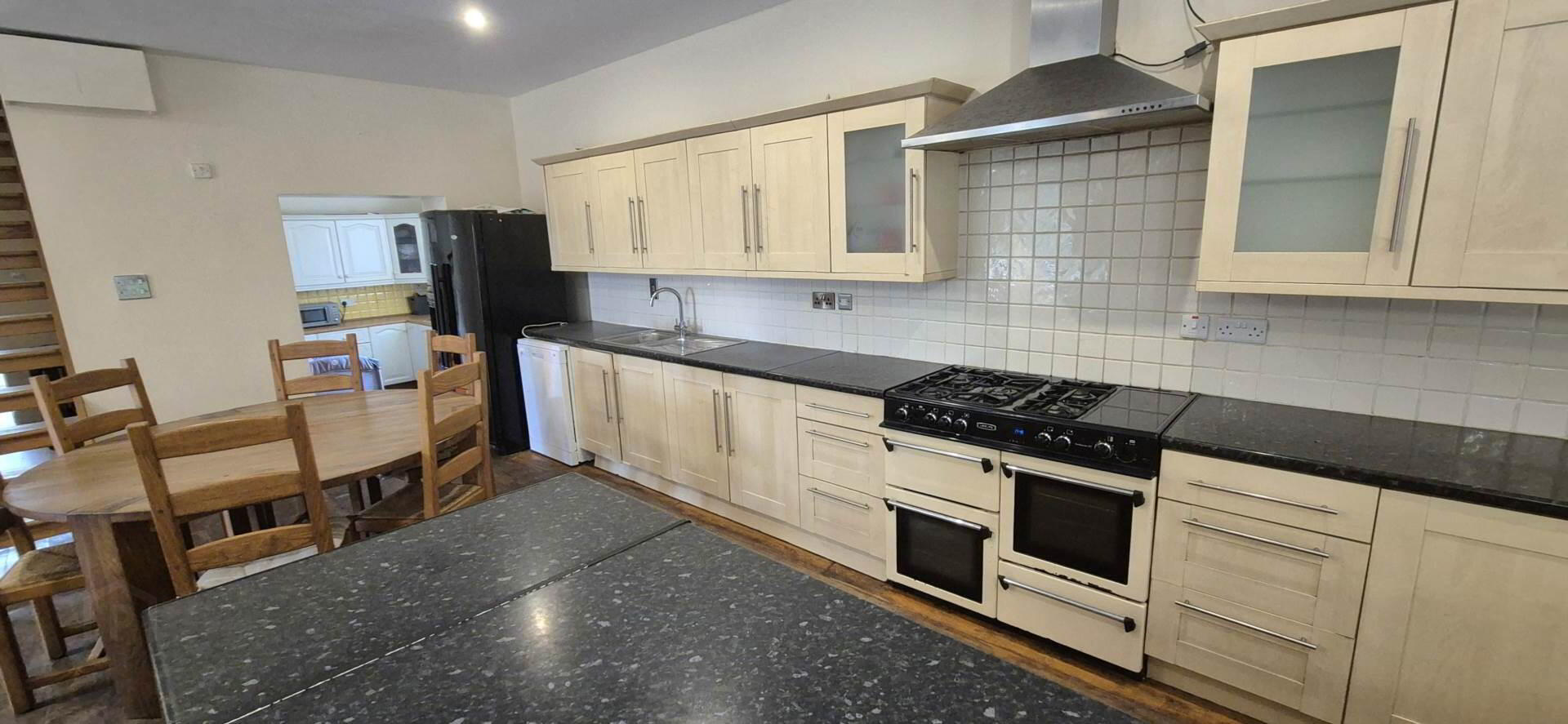 23 Glen Road 13 of 63