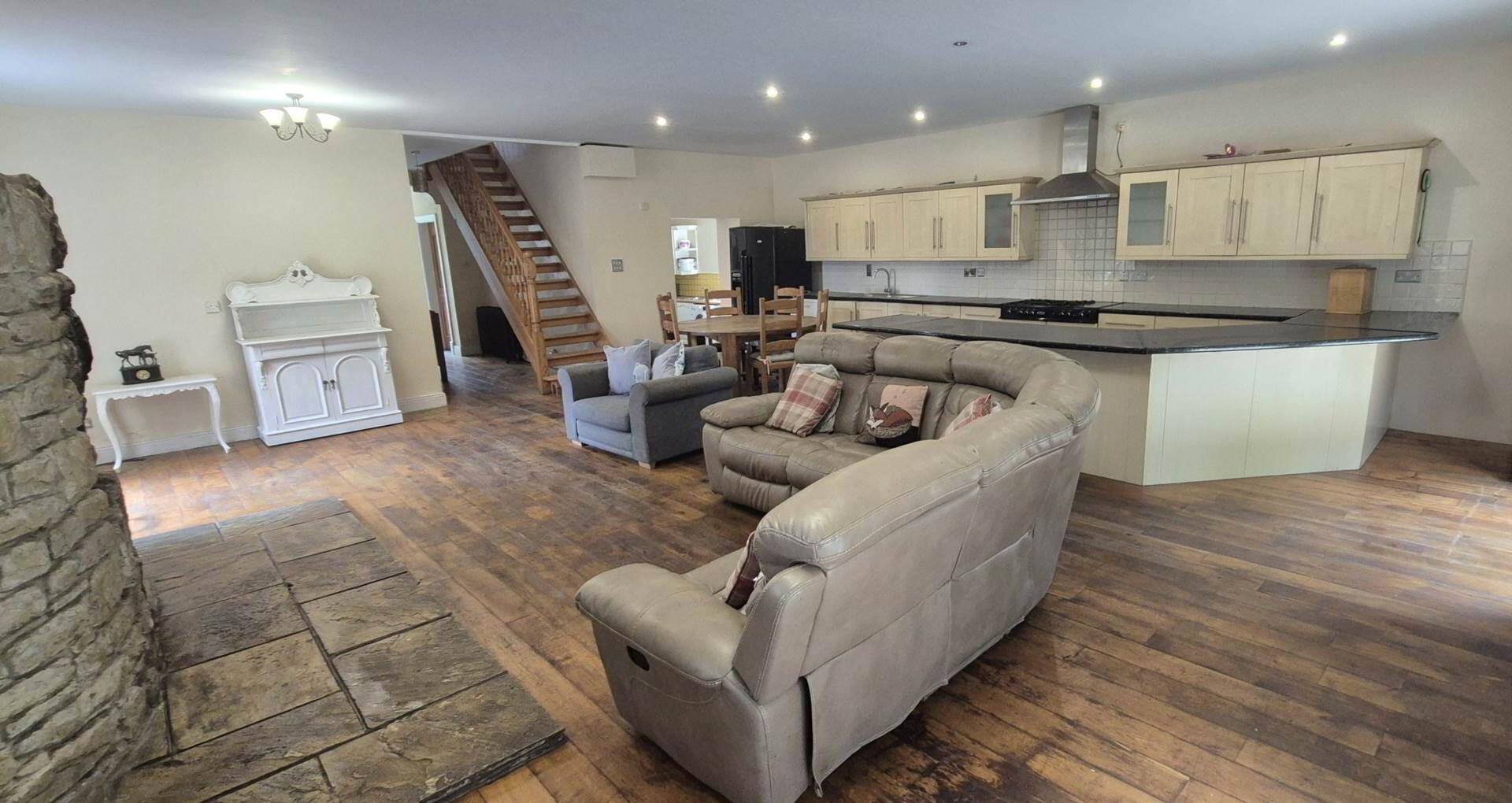 23 Glen Road 11 of 63