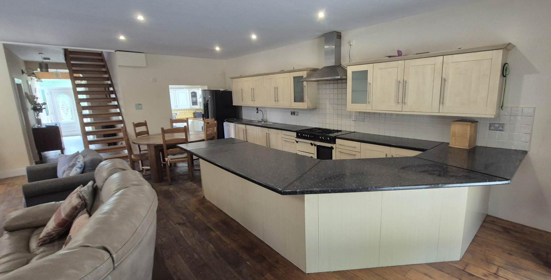 23 Glen Road 14 of 63