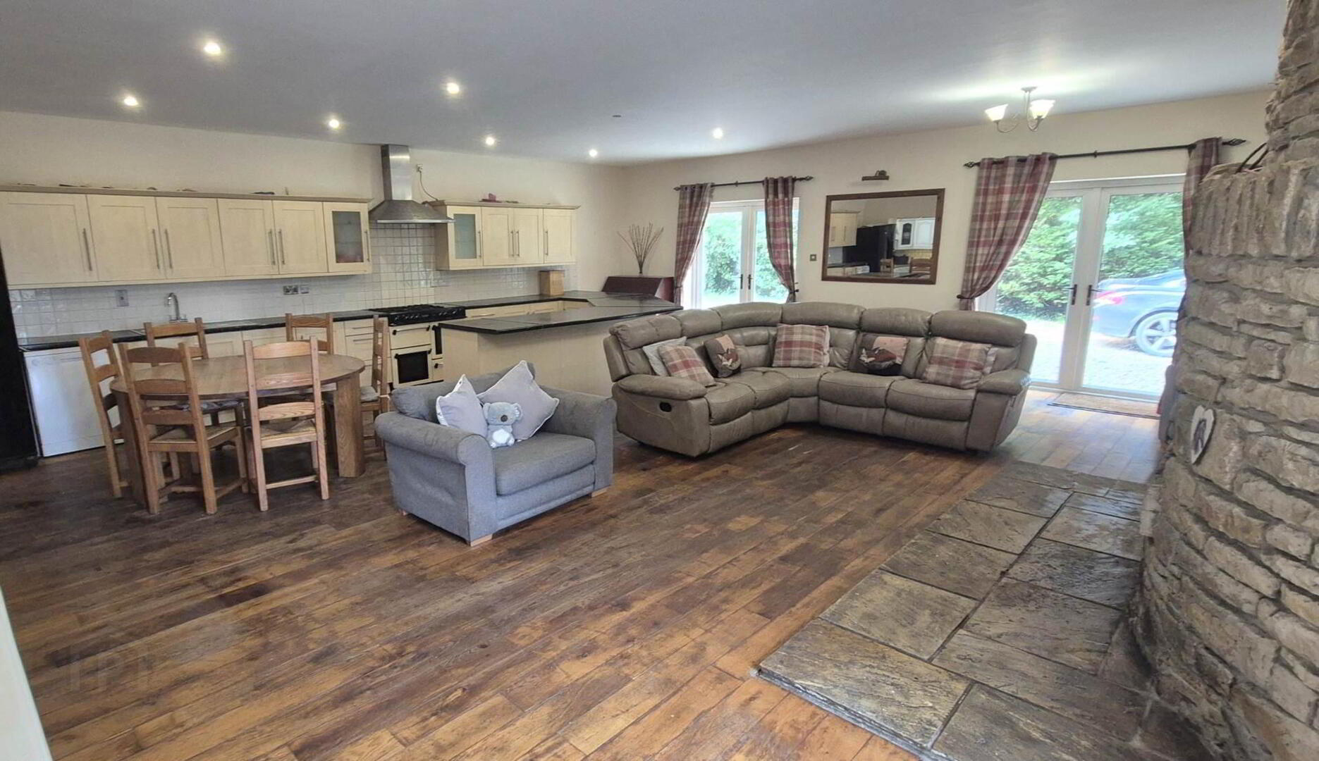 23 Glen Road 9 of 63