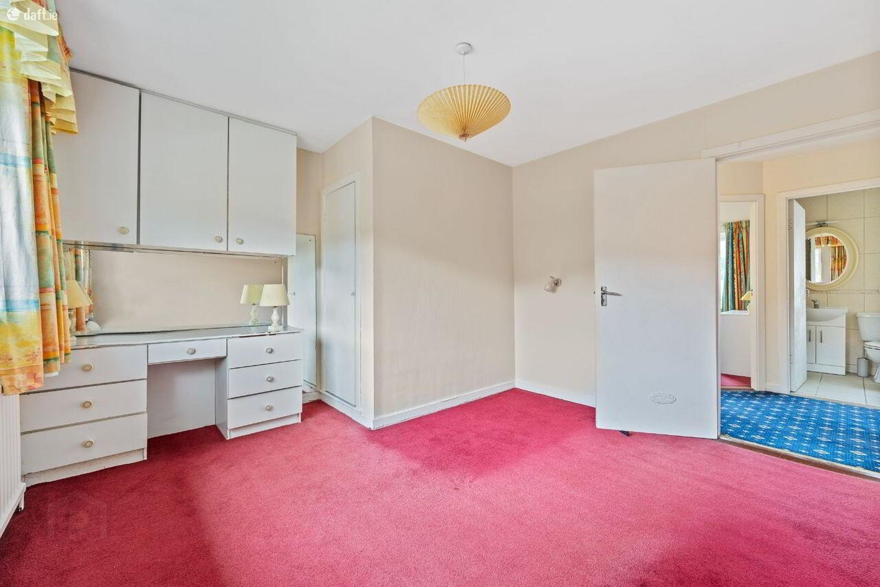 48 Maryborough Avenue 18 of 28