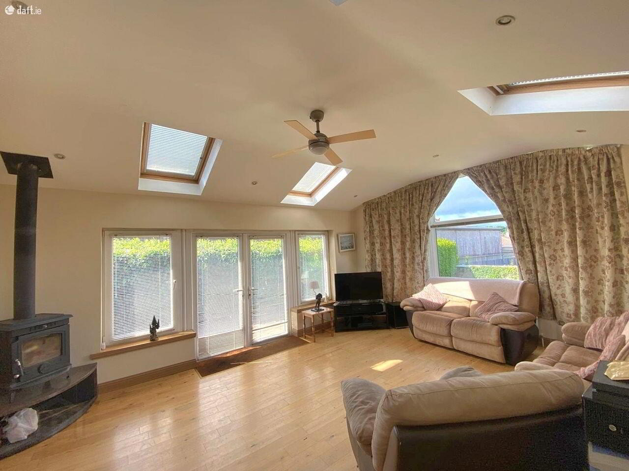5 Amberley Grove 2 of 12