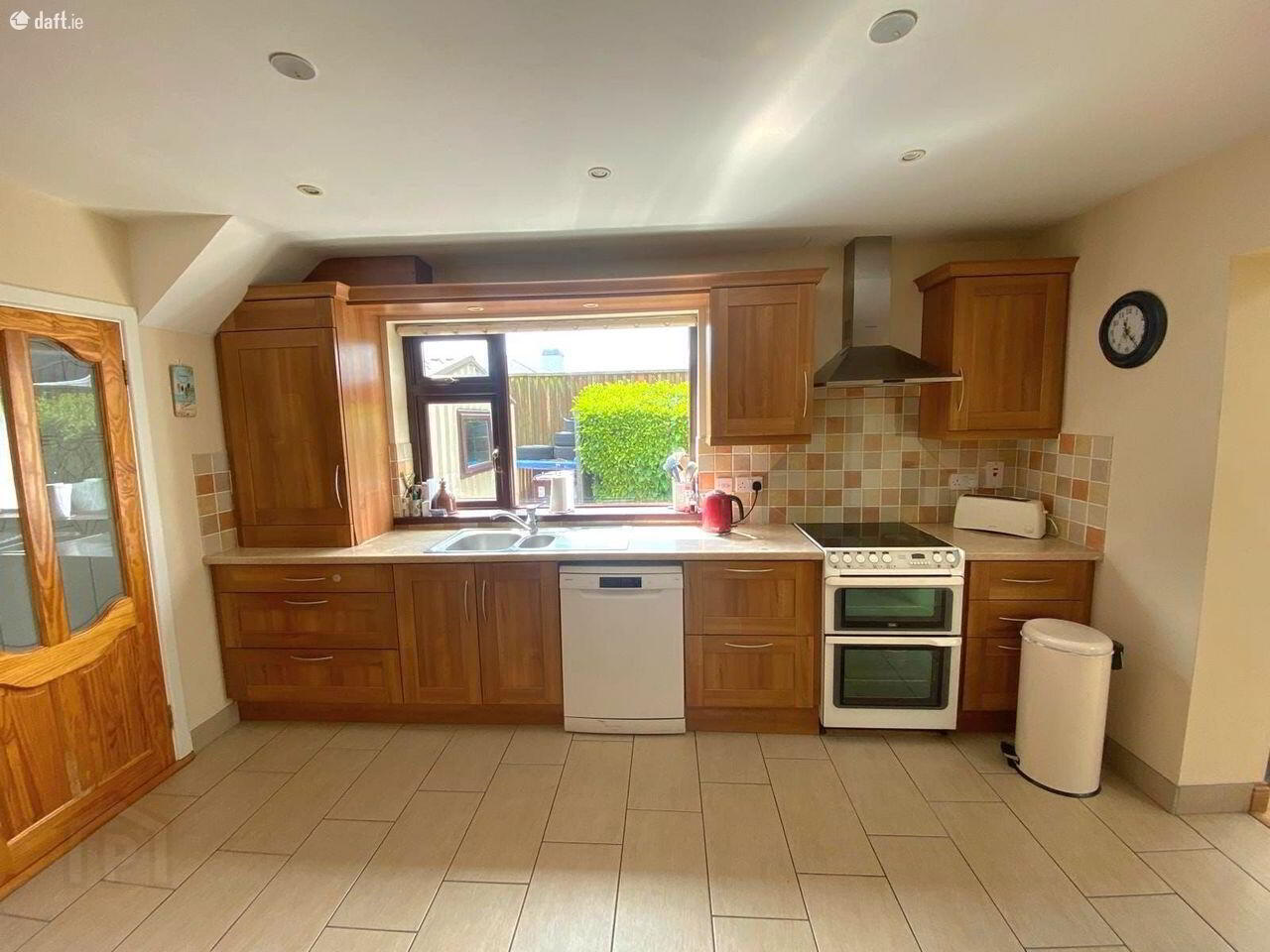 5 Amberley Grove 7 of 12