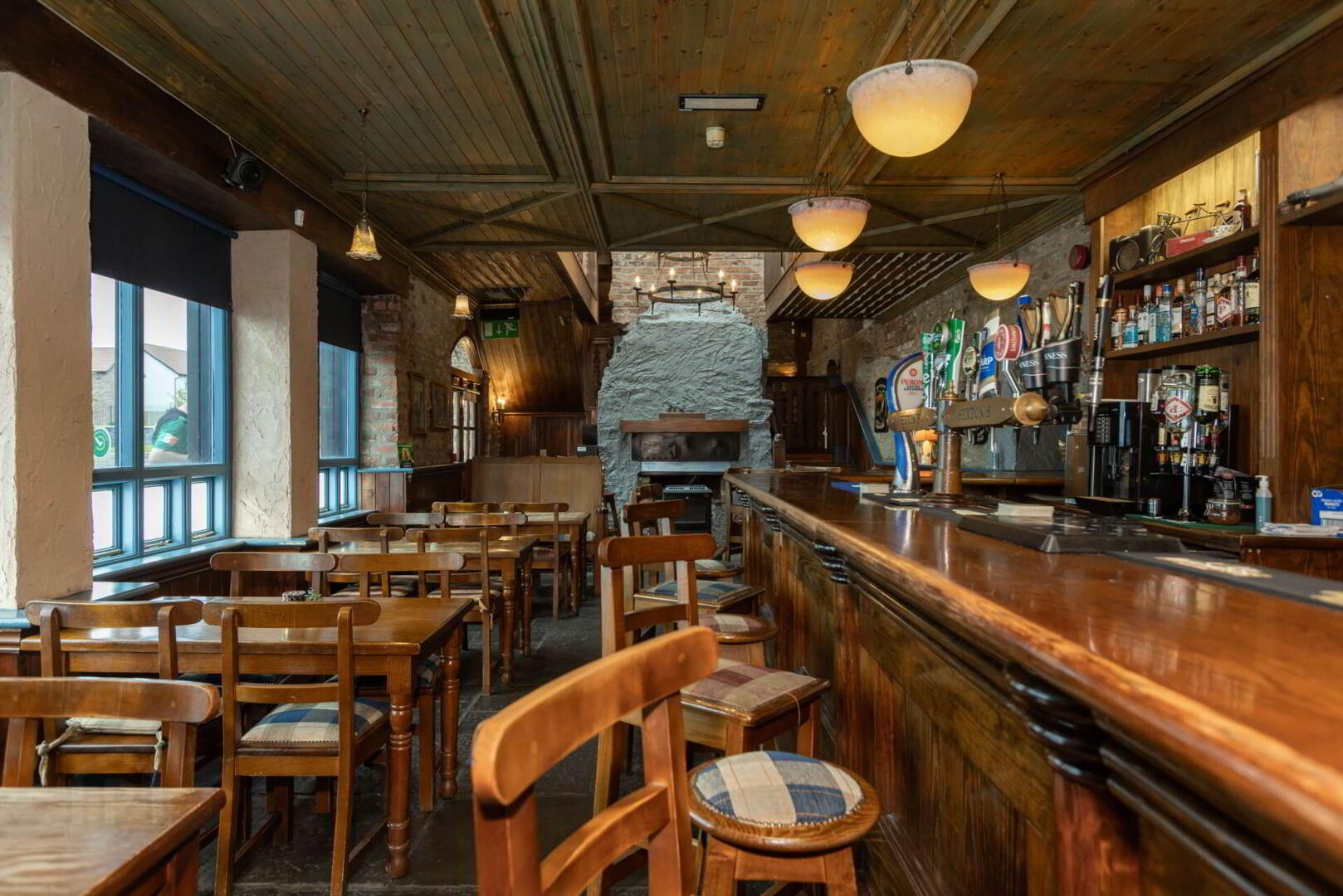 Sextons Bar & Restaurant 5 of 17