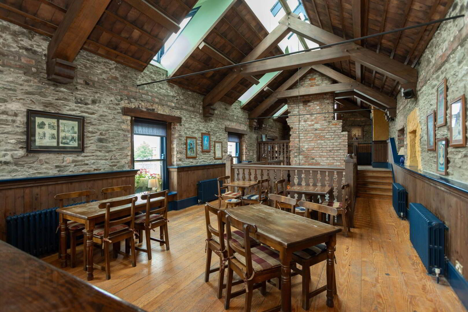 Sextons Bar & Restaurant 12 of 17