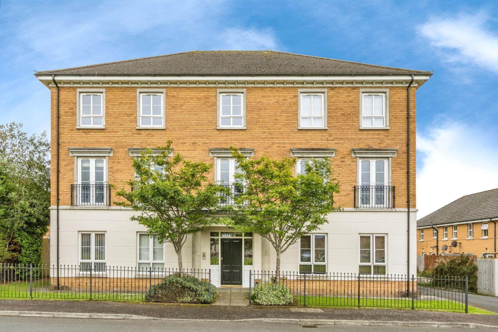 39 Mornington Lane 1 of 12