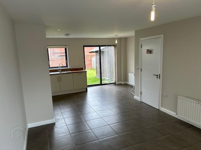 8 Galvally Close 3 of 14