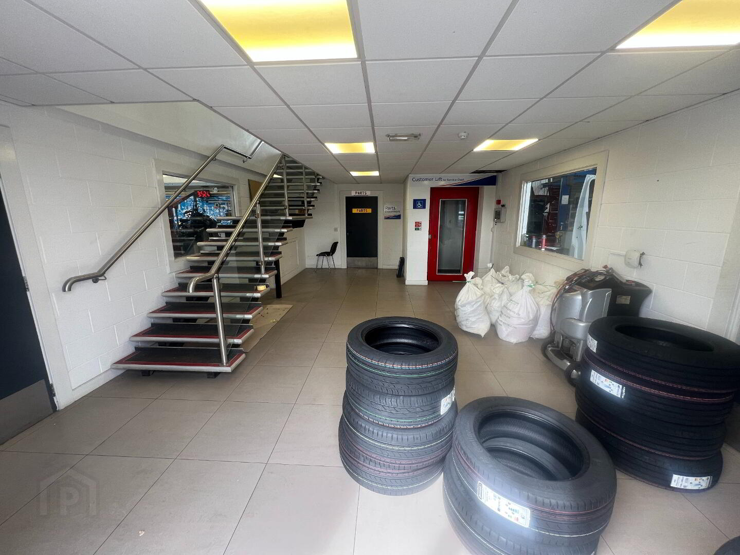 Unit 3, 162 Tamnamore Road 2 of 24