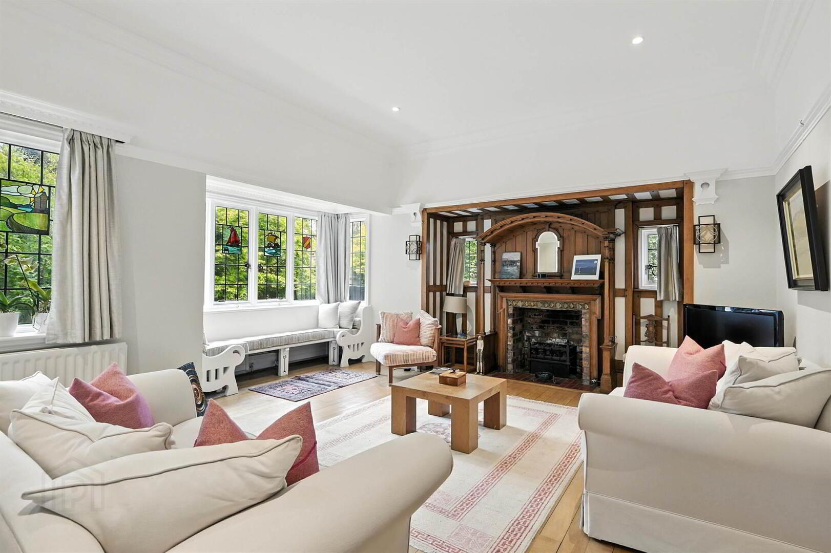 46 & 46a Myrtlefield Park 4 of 37