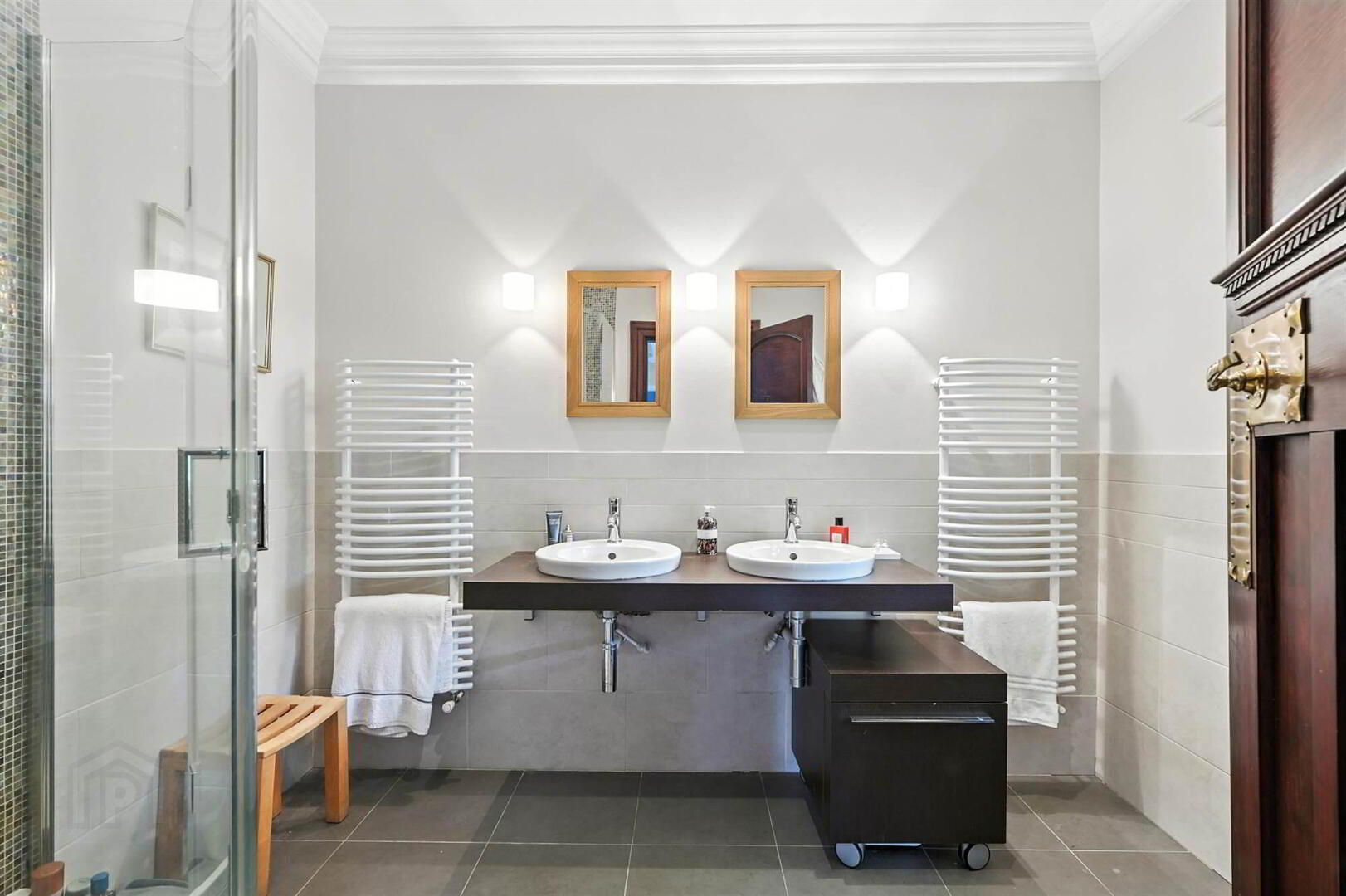 46 & 46a Myrtlefield Park 20 of 37